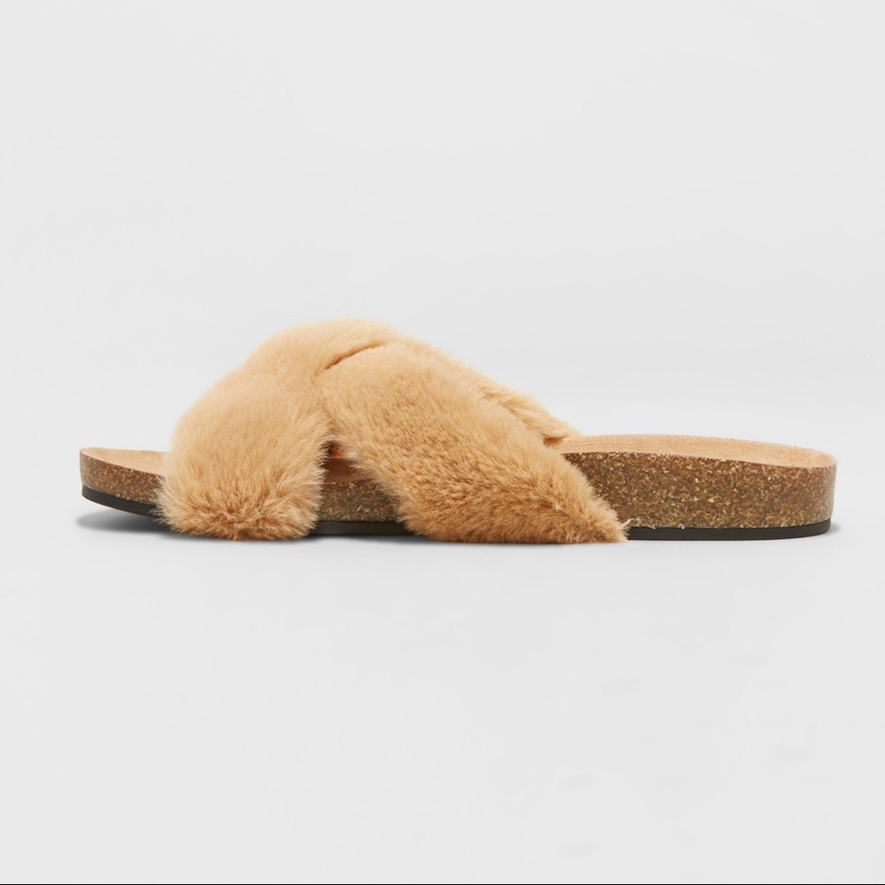 Women's Bella  Fur Crossband Footbed Cozy Sandal - Picture 5 of 8